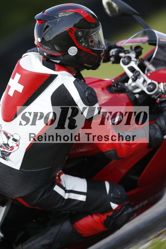 /Archiv-2024/29 12.06.2024 MOTO.CH Track Day ADR/Gruppe blau/Team